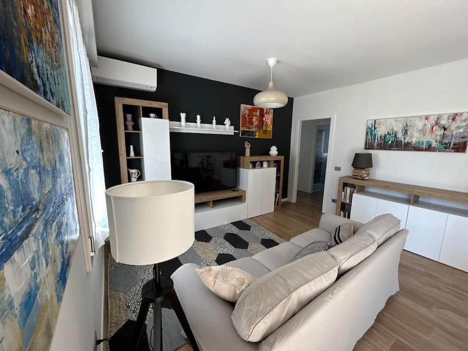 Art X4 In Centre With Private Parking Apartment *