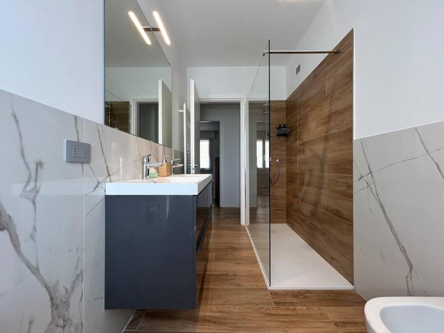 Art X4 In Centre With Private Parking Apartment Padova