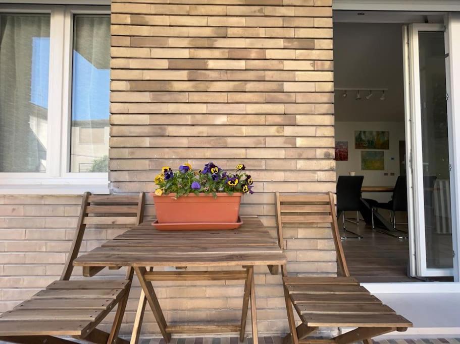 Art X4 In Centre With Private Parking Apartment