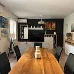 Art Home X4 In Centre With Private Parking