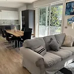 Art Home X4 In Centre With Private Parking