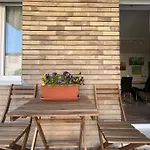 Art Home X4 In Centre With Private Parking