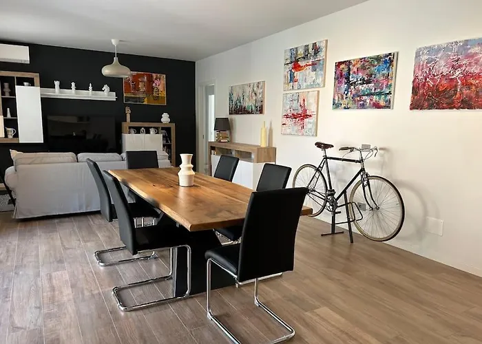 Art Home X4 In Centre With Private Parking